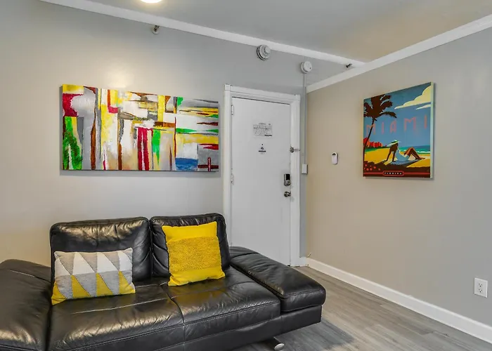 Sunny Miami Beach Condo Steps To Boardwalk!